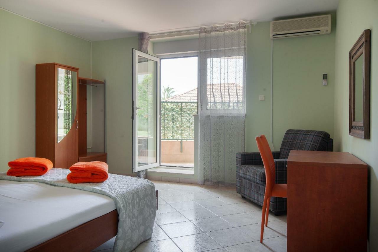 Apartments Cvjetni Dvori Makarska Exterior foto
